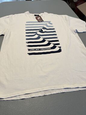 Lost Boy Creations Mens T-Shirt Ivory Waves & Surfer Print Streetwear Size L NWT